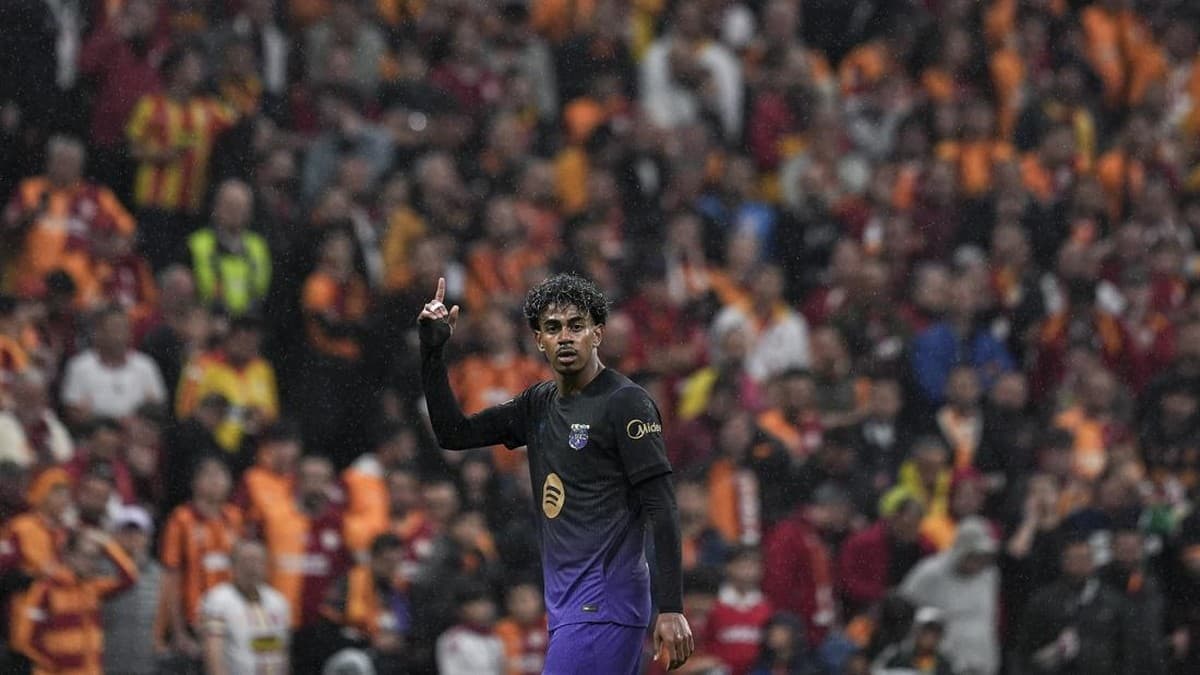 Lamine Yamal Bawa Barcelona Menang 4-1 di Kandang Galatasaray