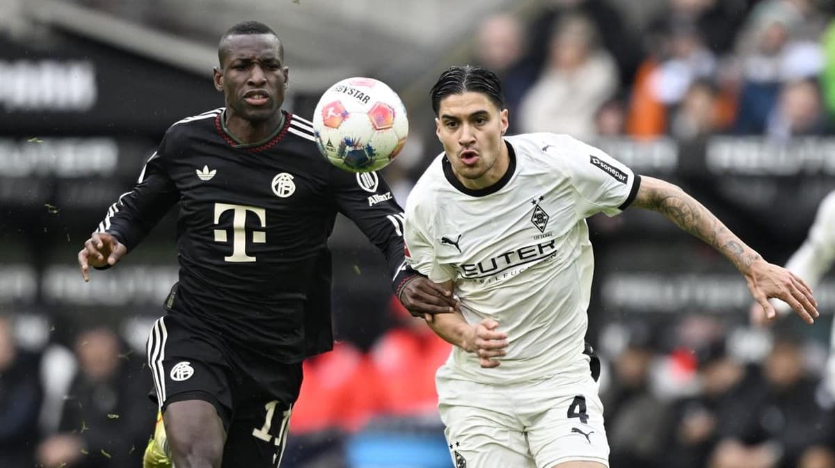 Gladbach Menang 2-0 atas Karlsruher, Blessin Singgung Kartu Merah
